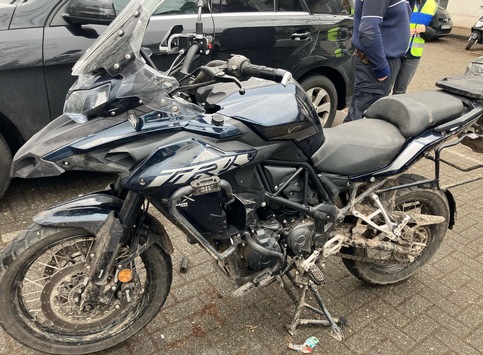POL-RBK: Bergisch Gladbach - 17-Jähriger mit Sozius unter BtM-Einfluss auf Motorrad unterwegs - Mehrere Strafanzeigen aufgenommen